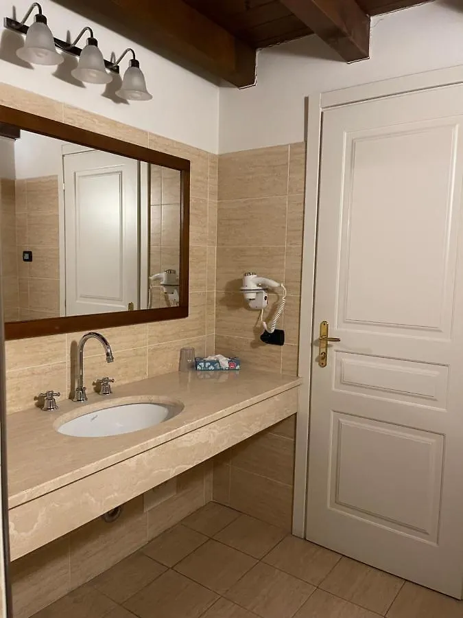Hotel Cascina Marisa أوبرا