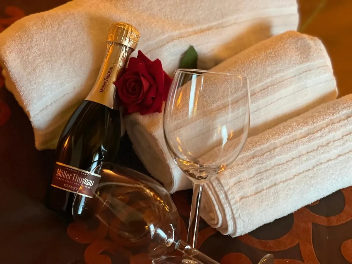 Hotel Cascina Marisa أوبرا 3*,