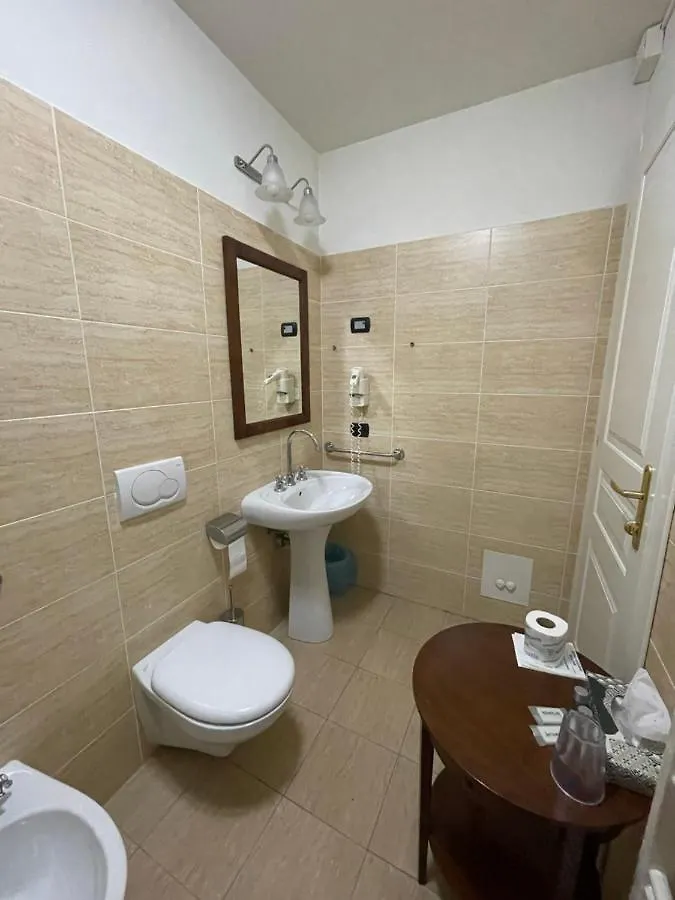 Hotel Cascina Marisa أوبرا 3*,