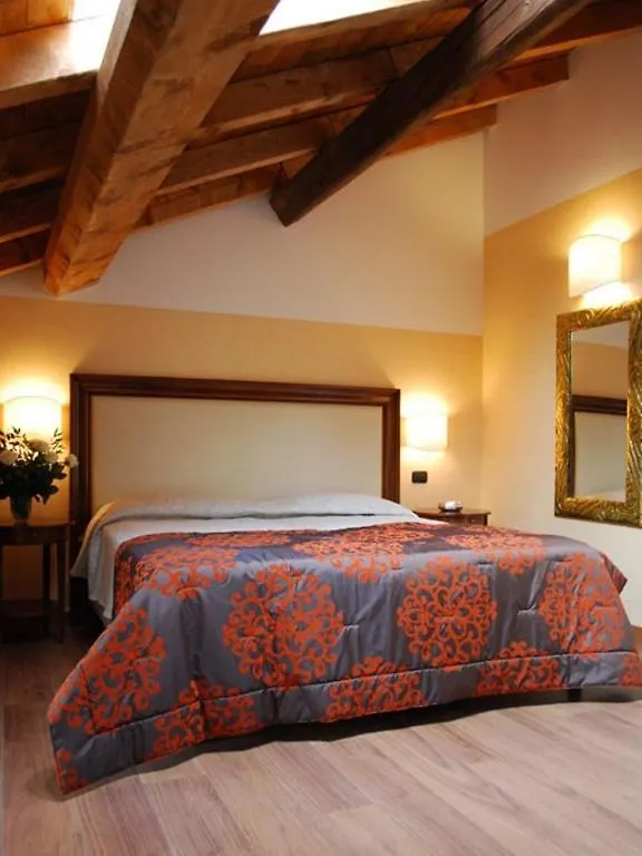 Hotel Cascina Marisa أوبرا