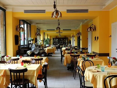 Hotel Cascina Marisa أوبرا